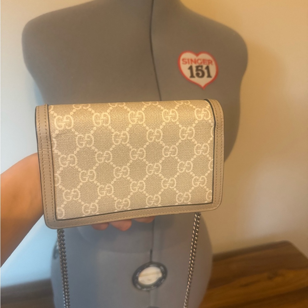 Gucci Dionysus GG supreme super mini Beige and Tan Crossbody Bag with Chain - Picture 4 of 7